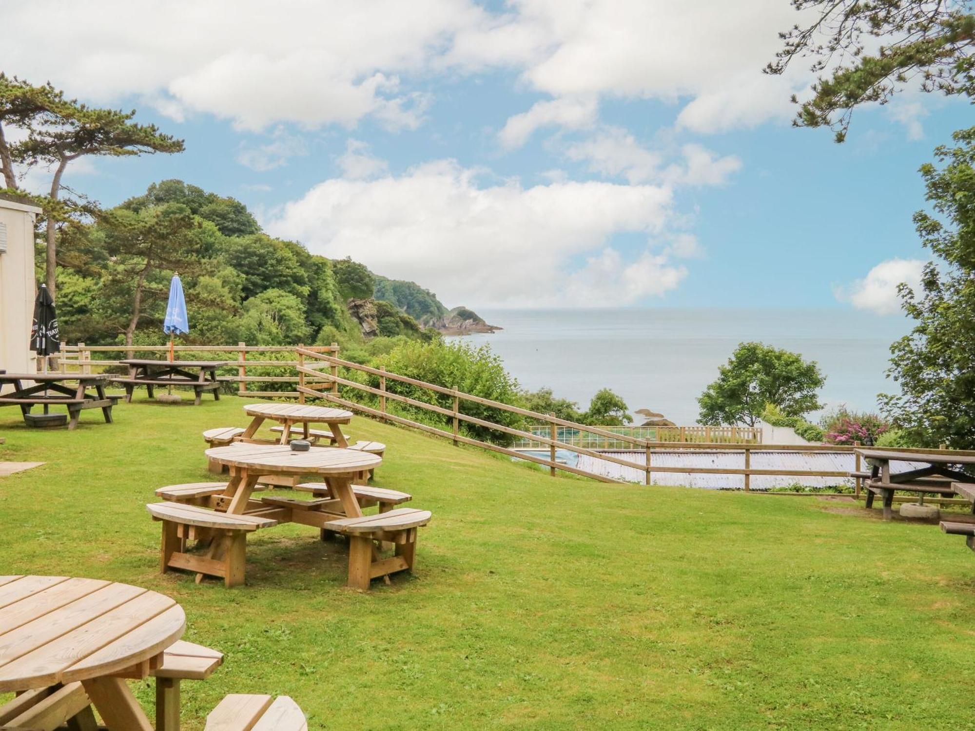 Ochenta Villa Combe Martin Exterior foto